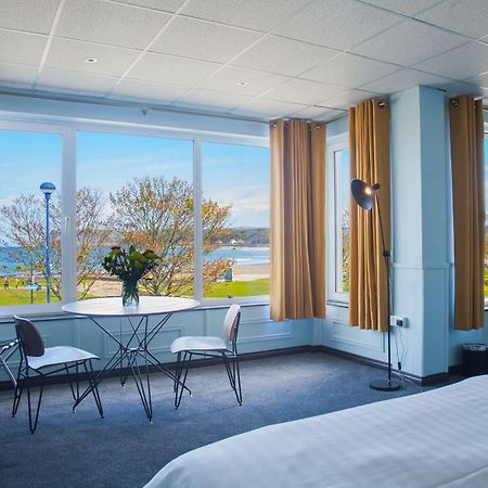 Marine Hotel Баллікасл Екстер'єр фото