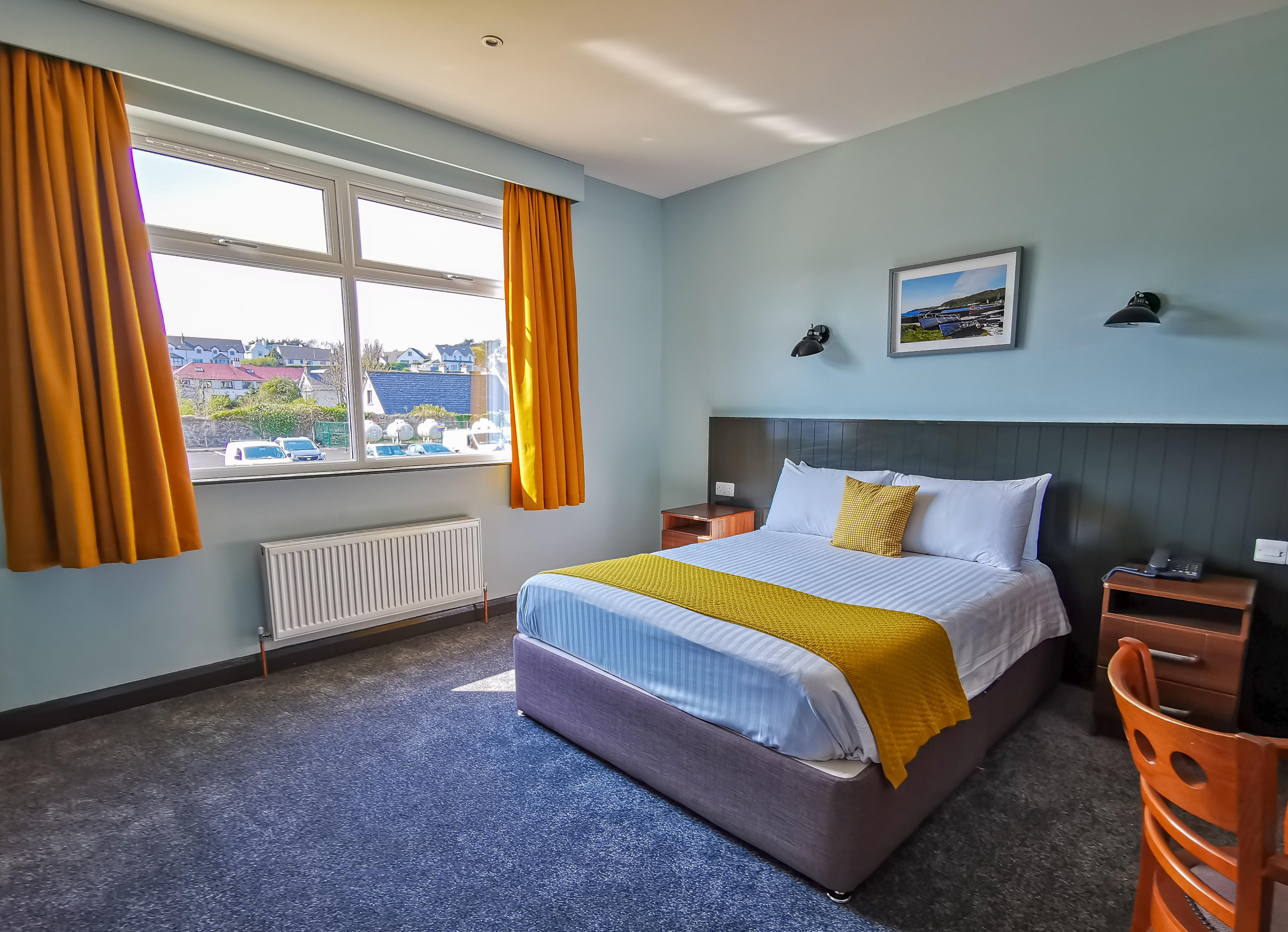 Marine Hotel Баллікасл Екстер'єр фото