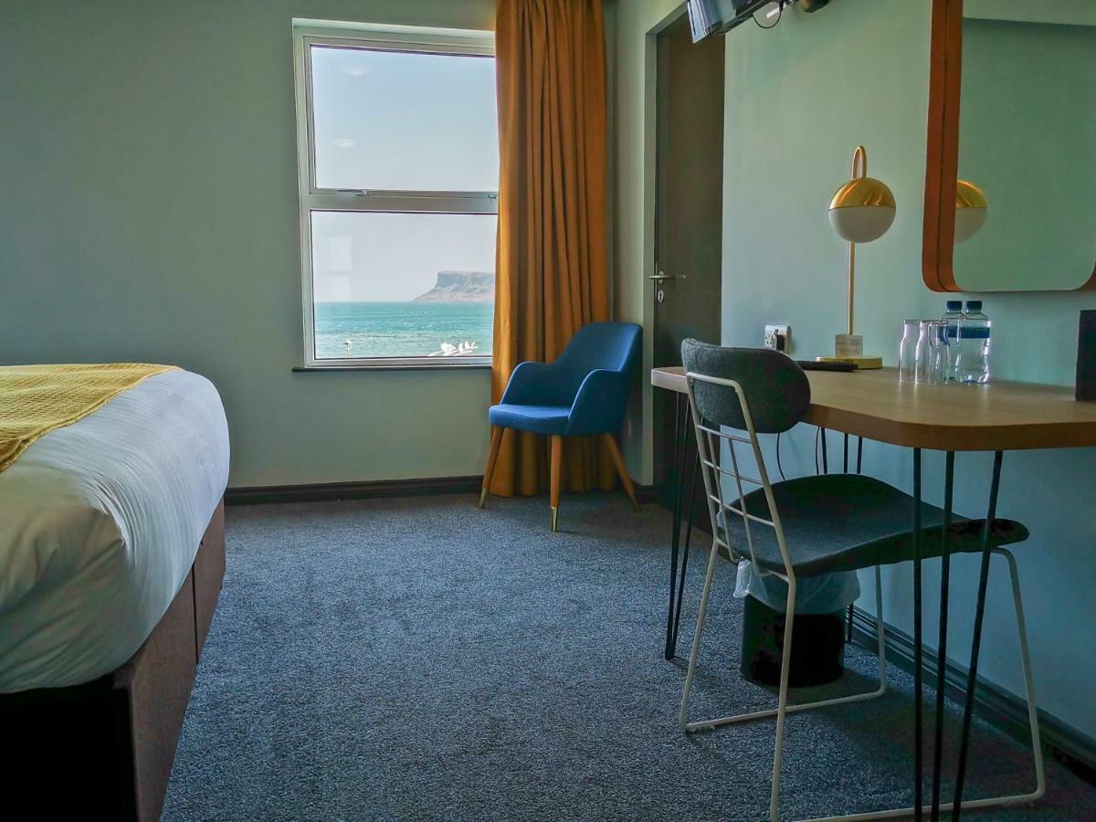 Marine Hotel Баллікасл Екстер'єр фото